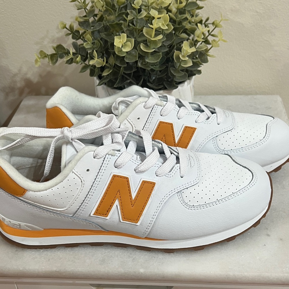NWOT New Balance 574